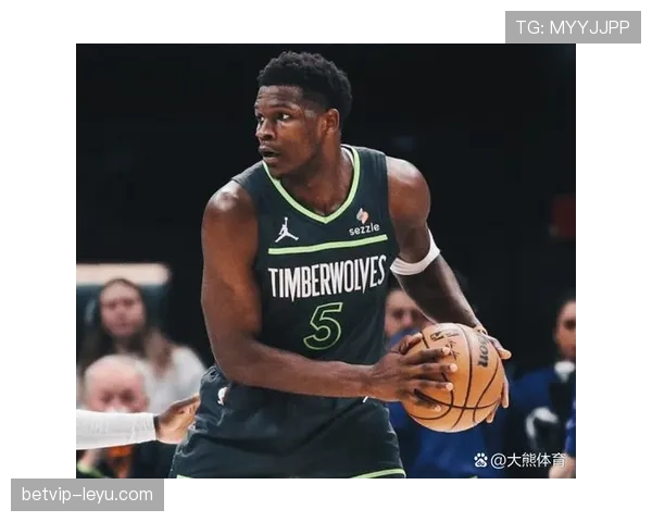 麦肯尼在利兹表现稳健，球队未来备受期待