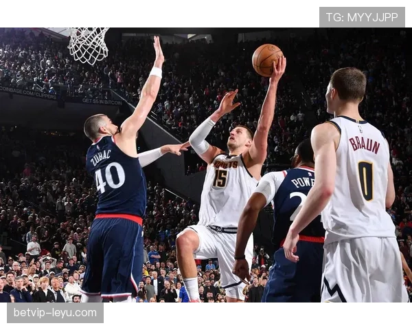 波蒂斯靠挡拆牵制约基奇，较上季更拉开空间提升三分