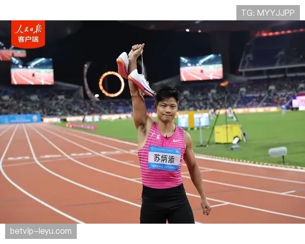 苏炳添赛场像闪电，下了场就是隔壁大叔，钱包估计在另一个宇宙