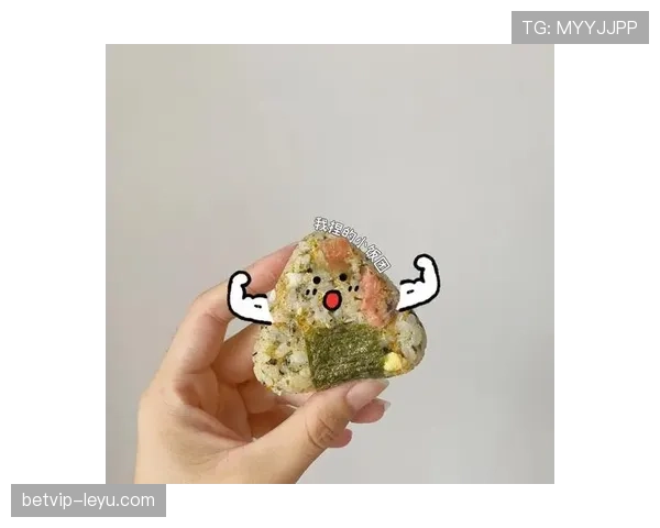 山口茜训练完随手啃个饭团就走，这自律程度谁懂啊